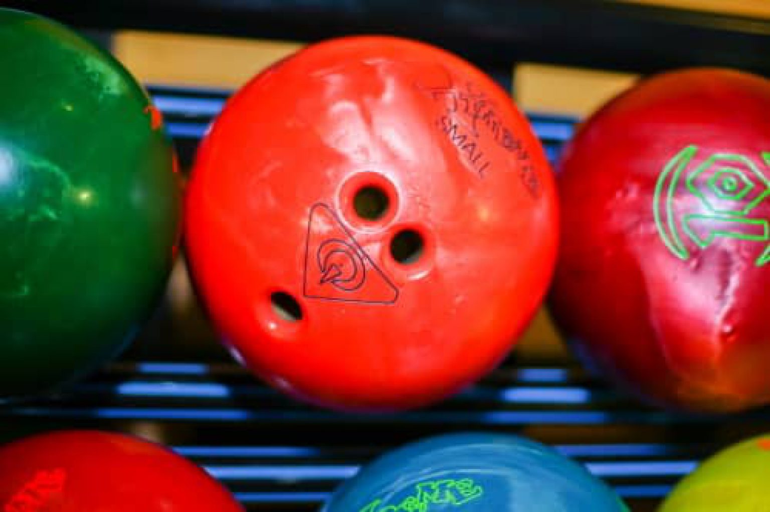 How to choose the right bowling ball?